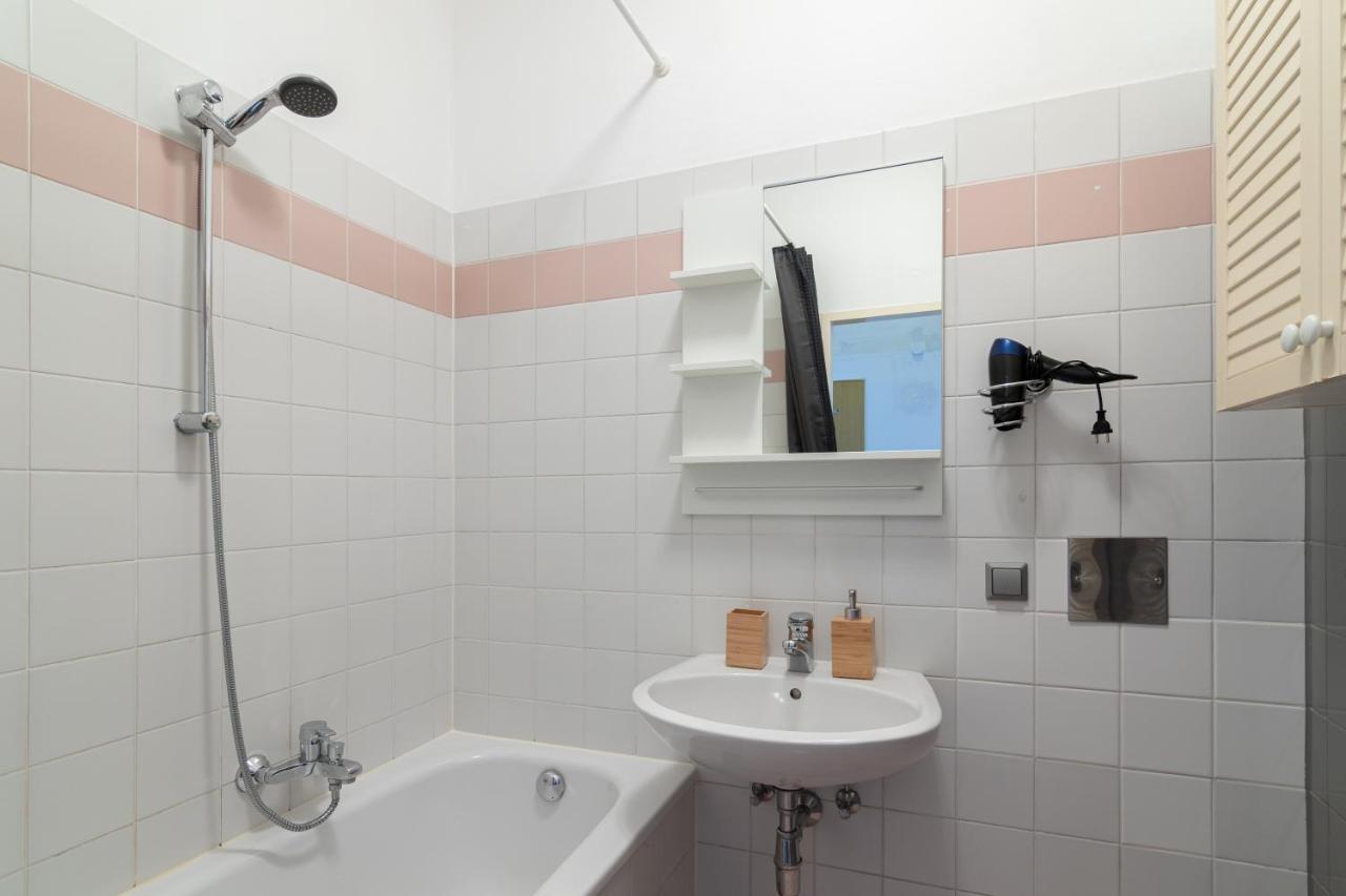 Vienna Central Station Accommodation Exterior photo